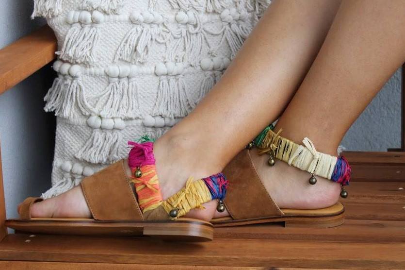 Salsas - sandals with raffia strap with little rattles