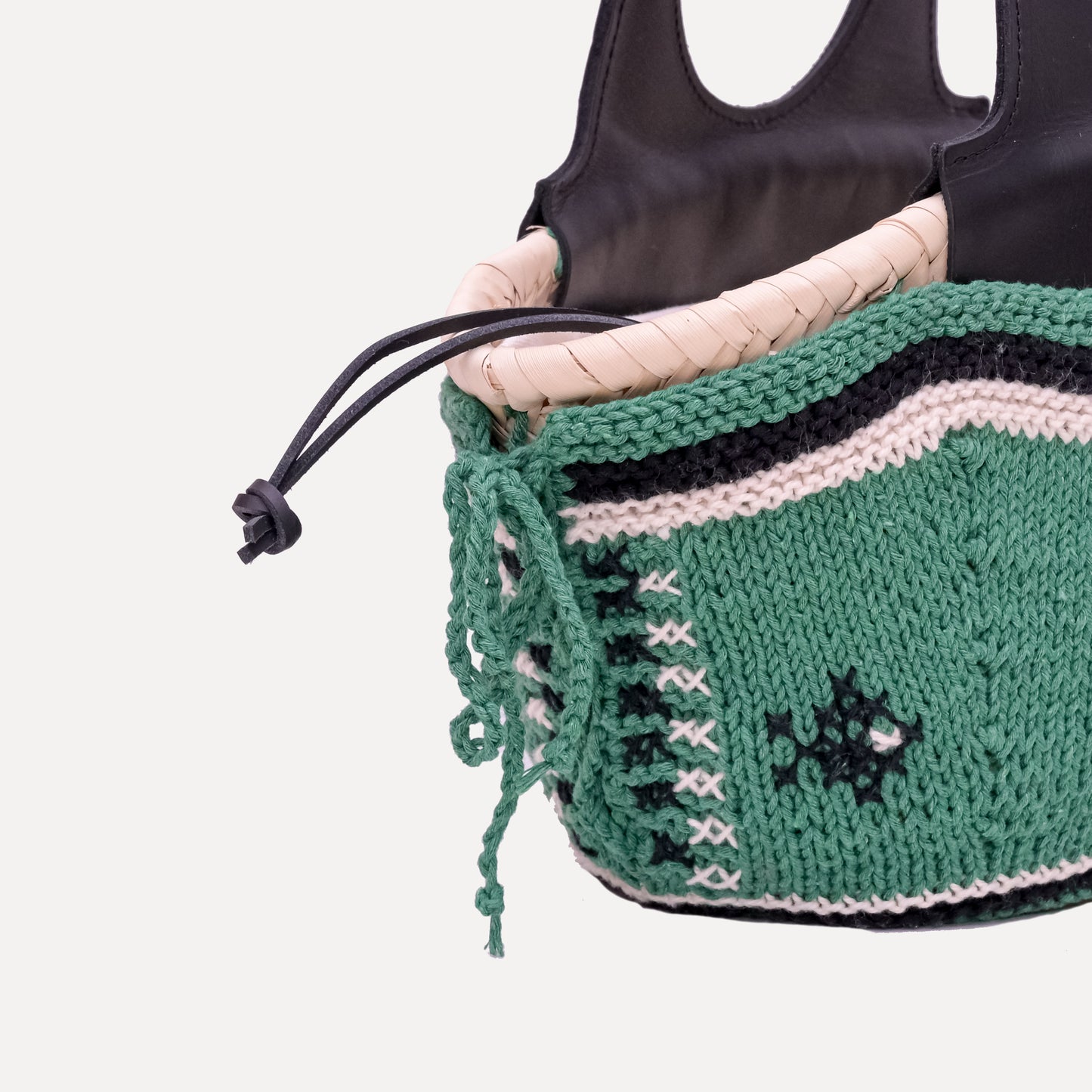 Caxinas - mini embroidered basket in green