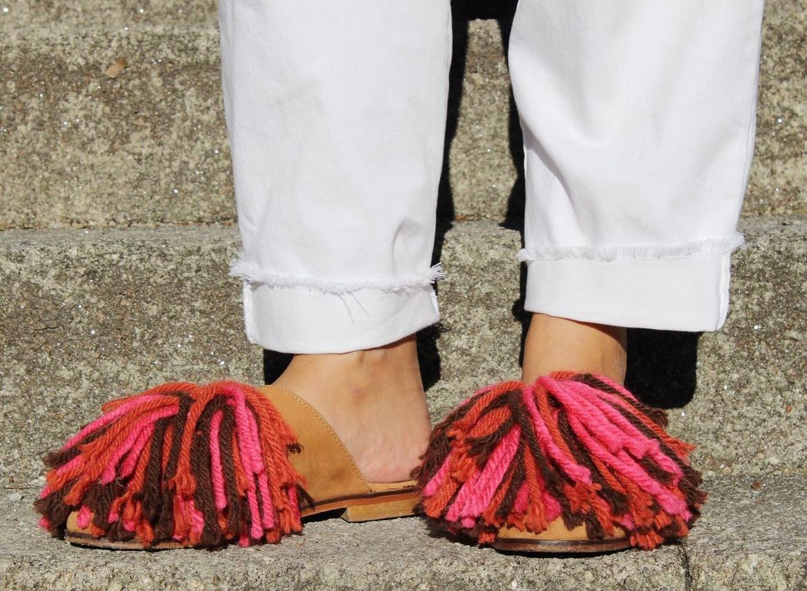 Burgas - mules with handmade wool fringes in pink