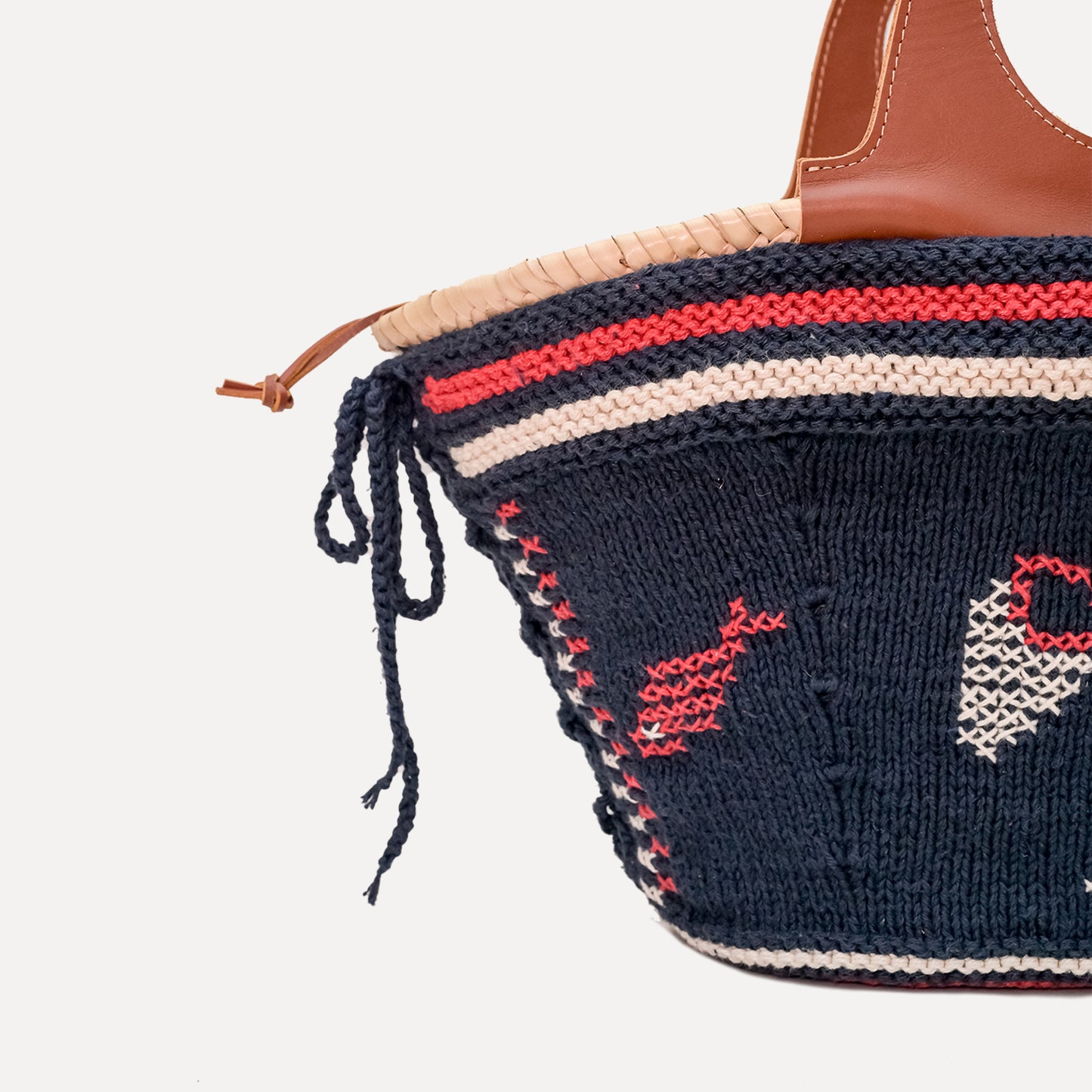 Póvoa - embroidered basket in navy
