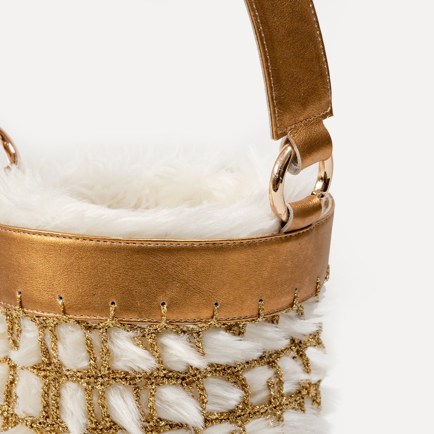 Covelinhas - bag in leather and crochet in bronze and white faux fur