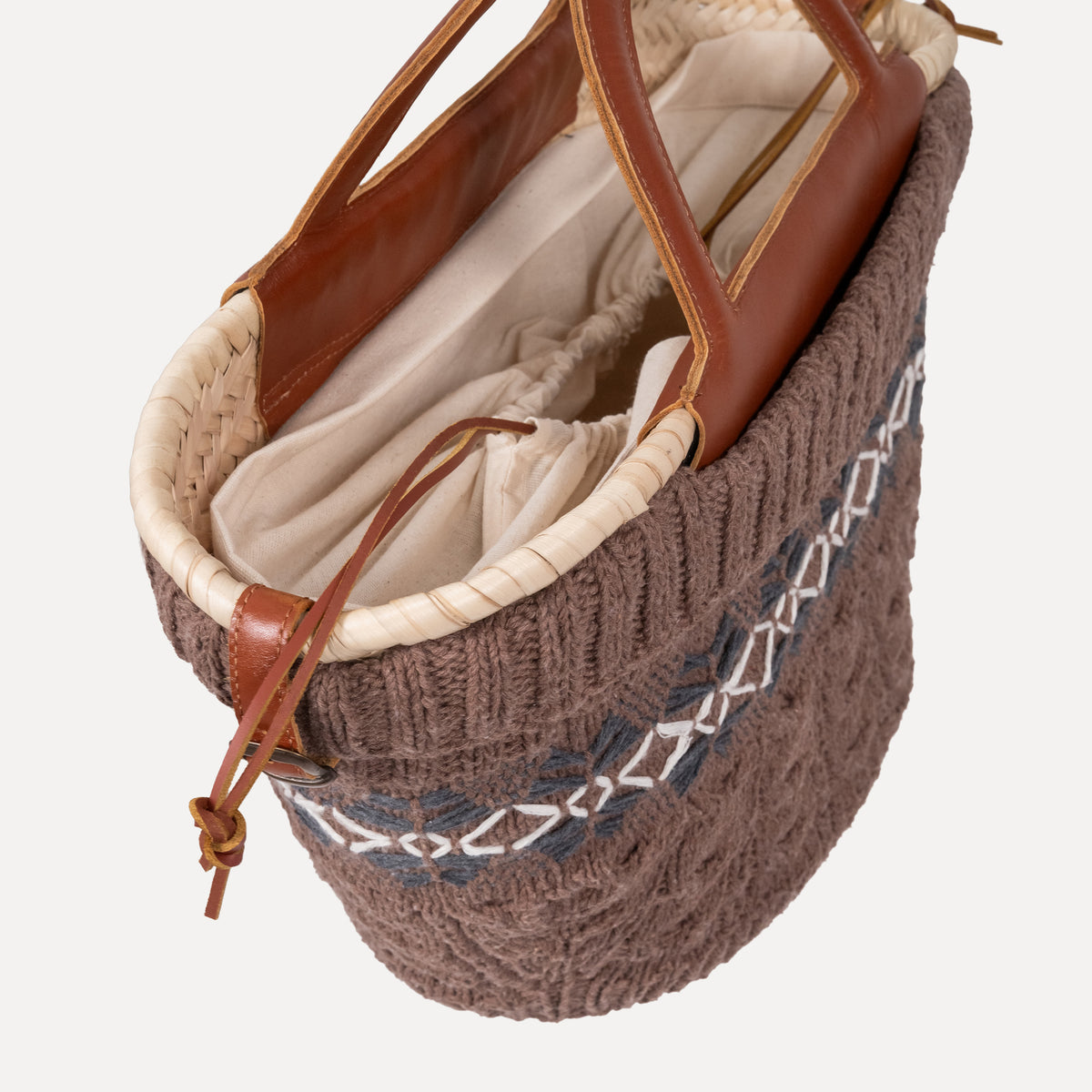 Bornes - handknitted basket in light brown