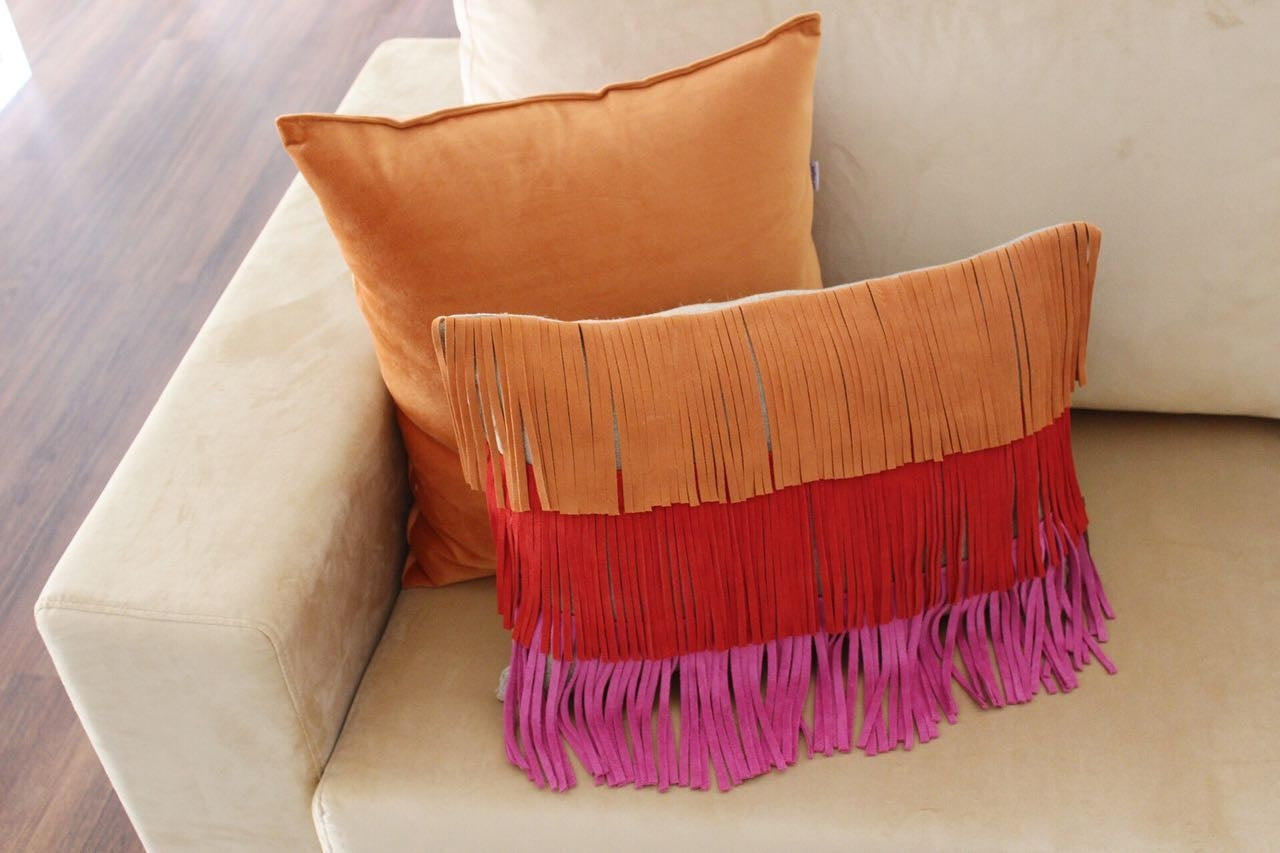 Lazarim - cushion with leather fringes in pink