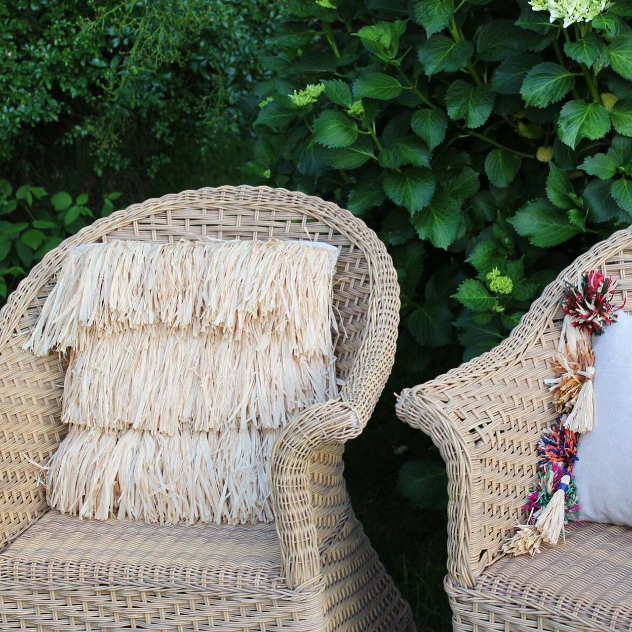 Cambres - cushion with handmade raffia fringes