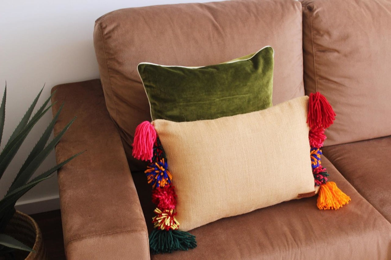 Onor - jute cushion with wool pom poms