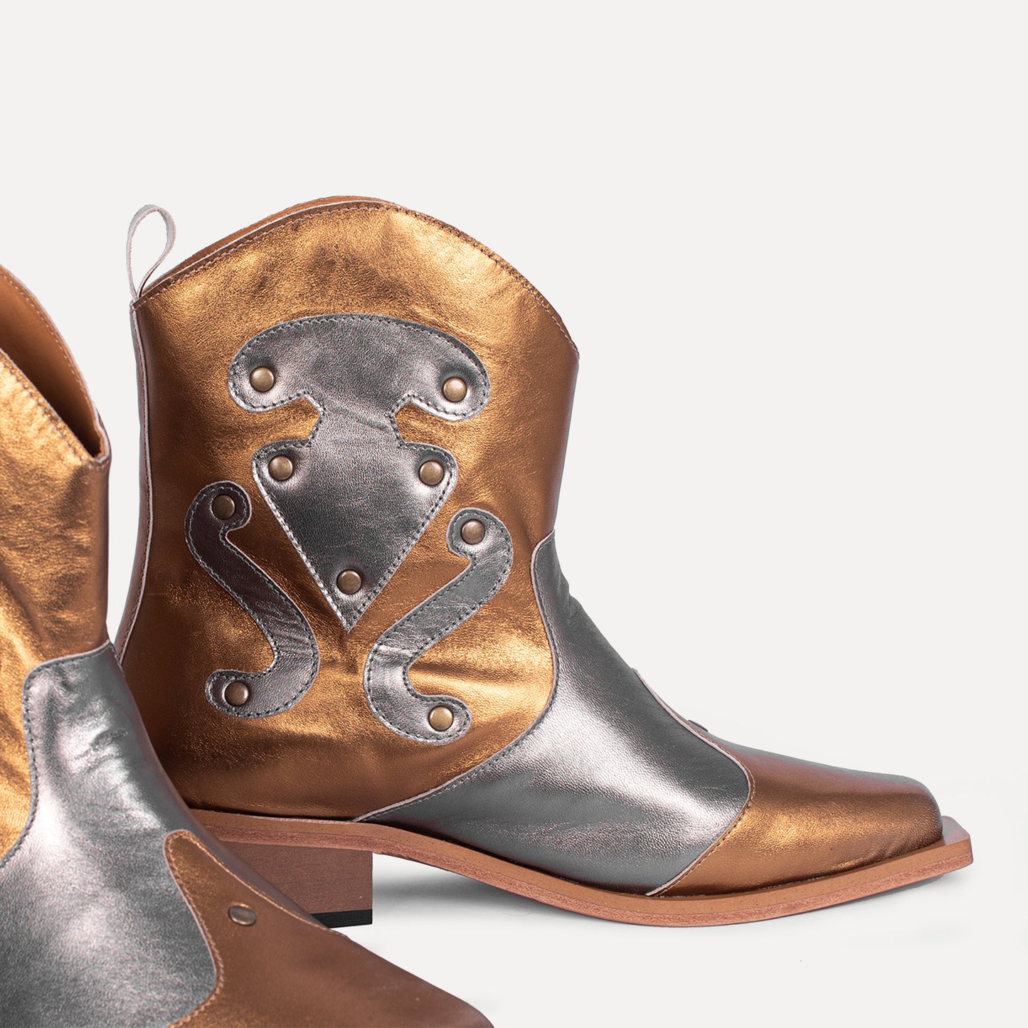 Talhas - cowboy boots in gold and silver