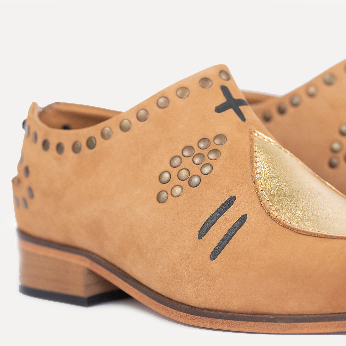 Careto - handpainted shoes with lace in camel