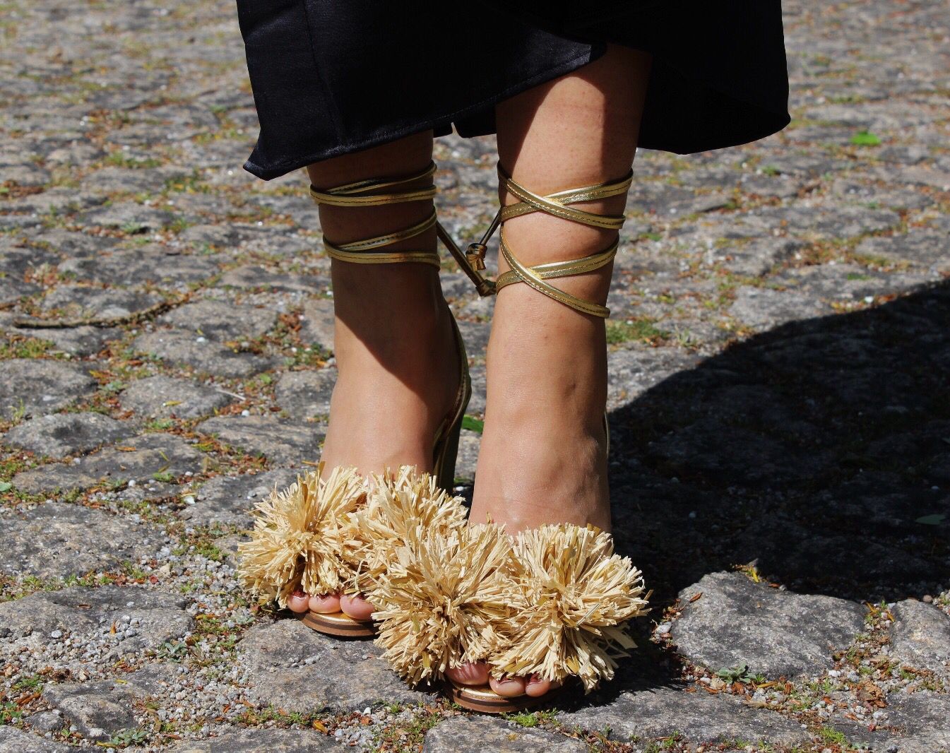 Lalim - high heel sandals with handmade raffia flowers