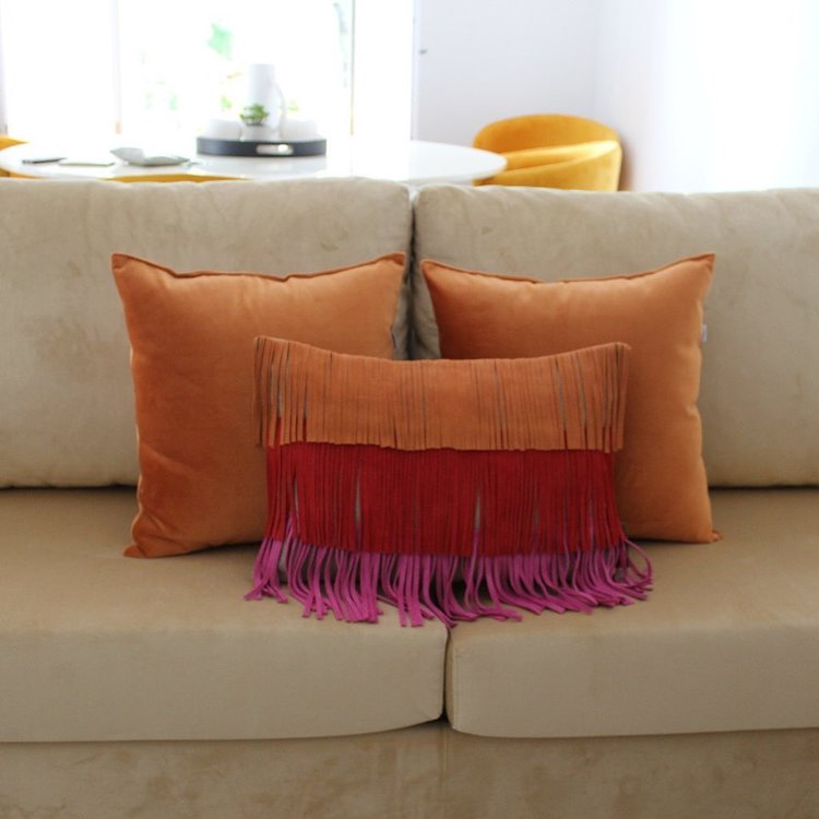 Lazarim - cushion with leather fringes in pink