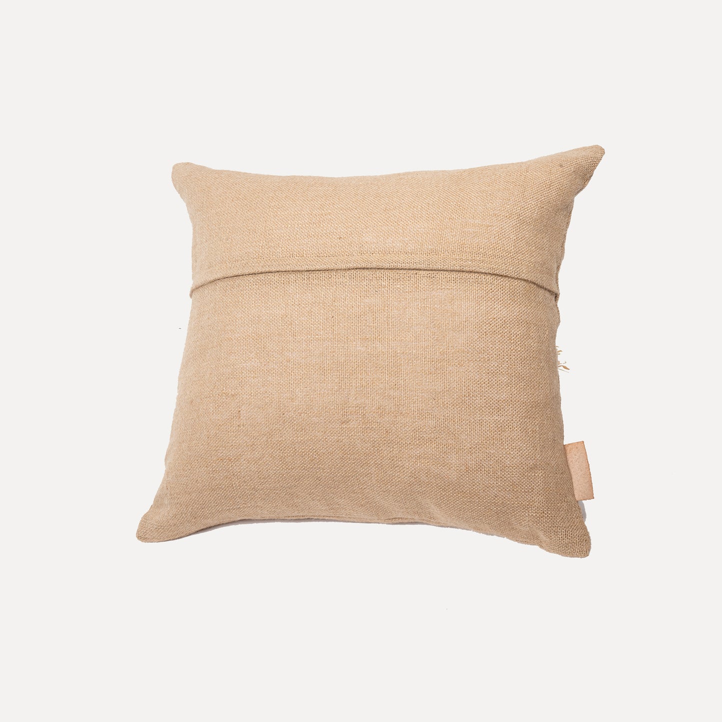 Larinho - jute cushion embroidered with natural raffia