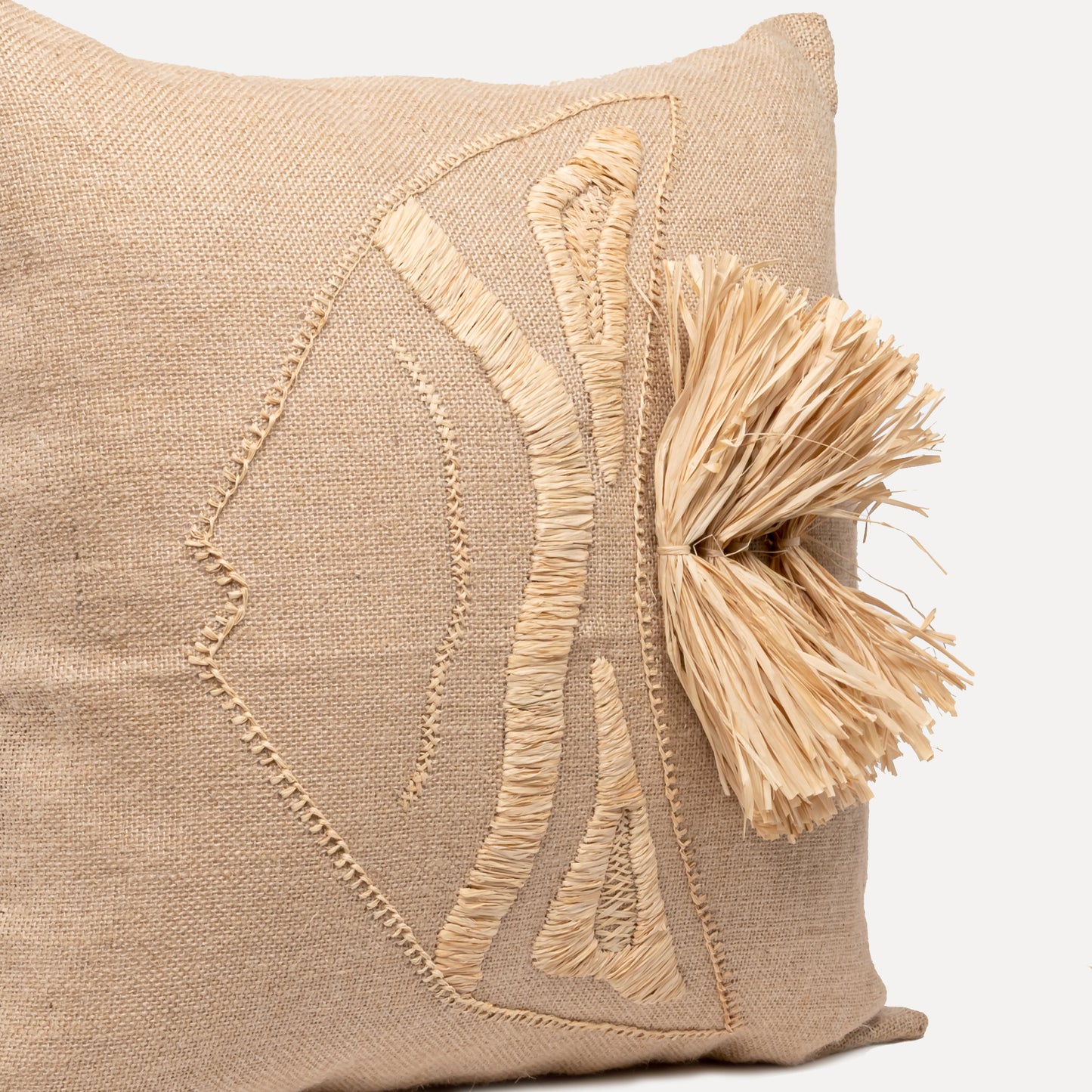 Larinho - jute cushion embroidered with natural raffia