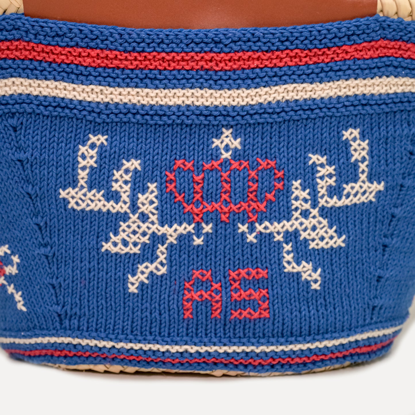 Póvoa - embroidered basket in electric blue