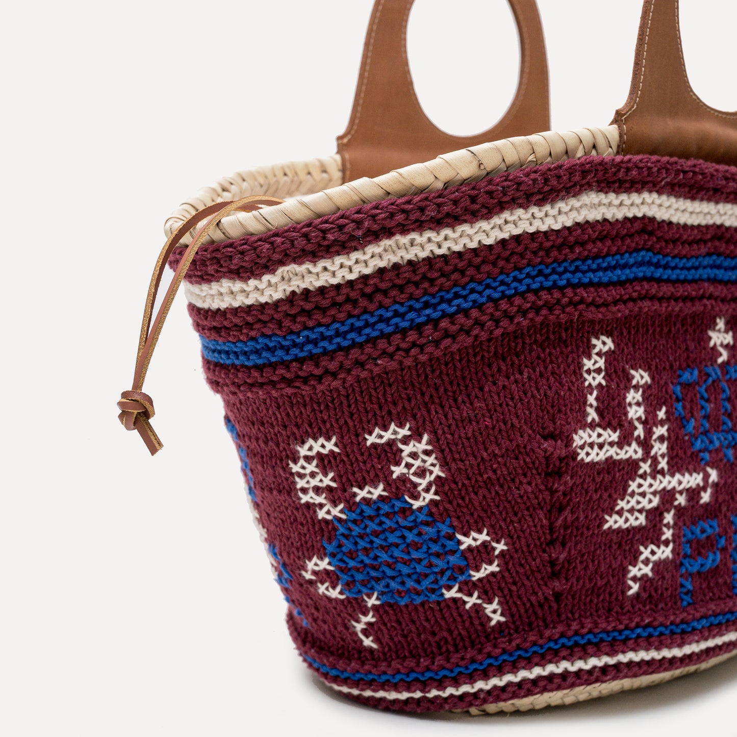 Póvoa - embroidered basket in burgundy