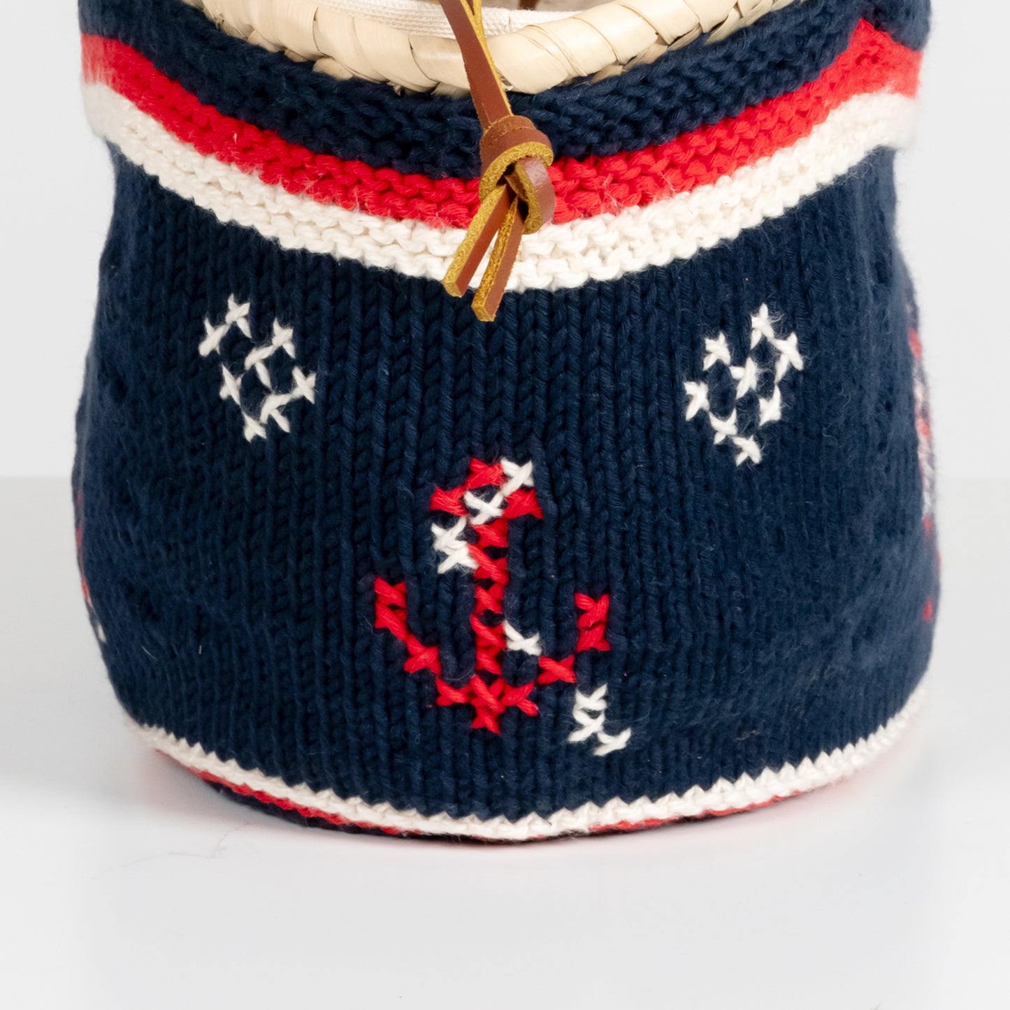 Caxinas - mini embroidered basket in navy