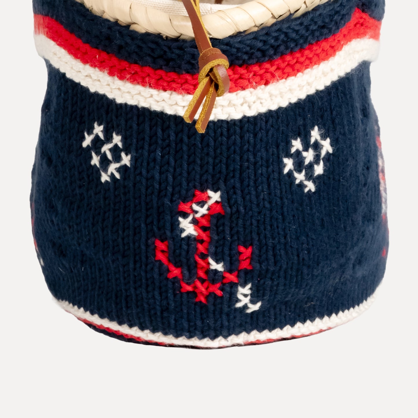 Caxinas - mini embroidered basket in navy