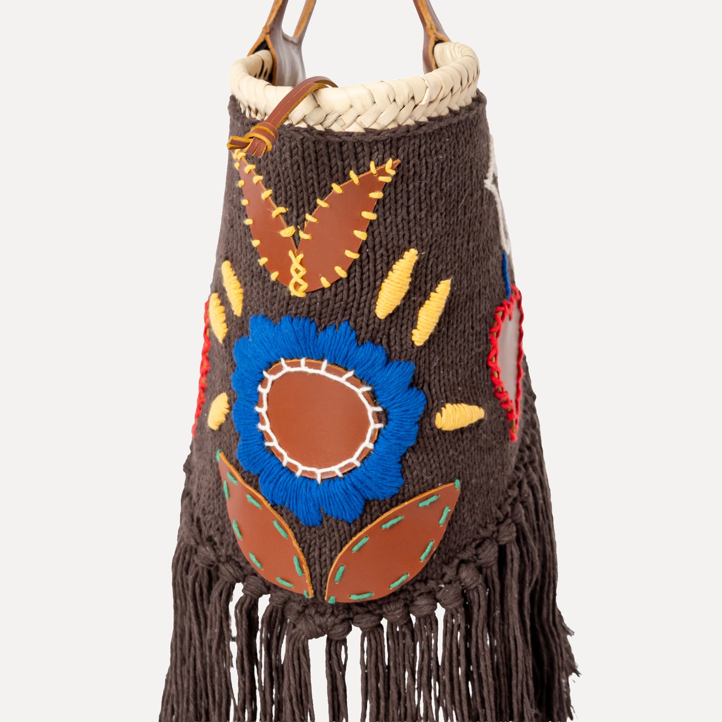 Viana - embroidered basket in chocolate