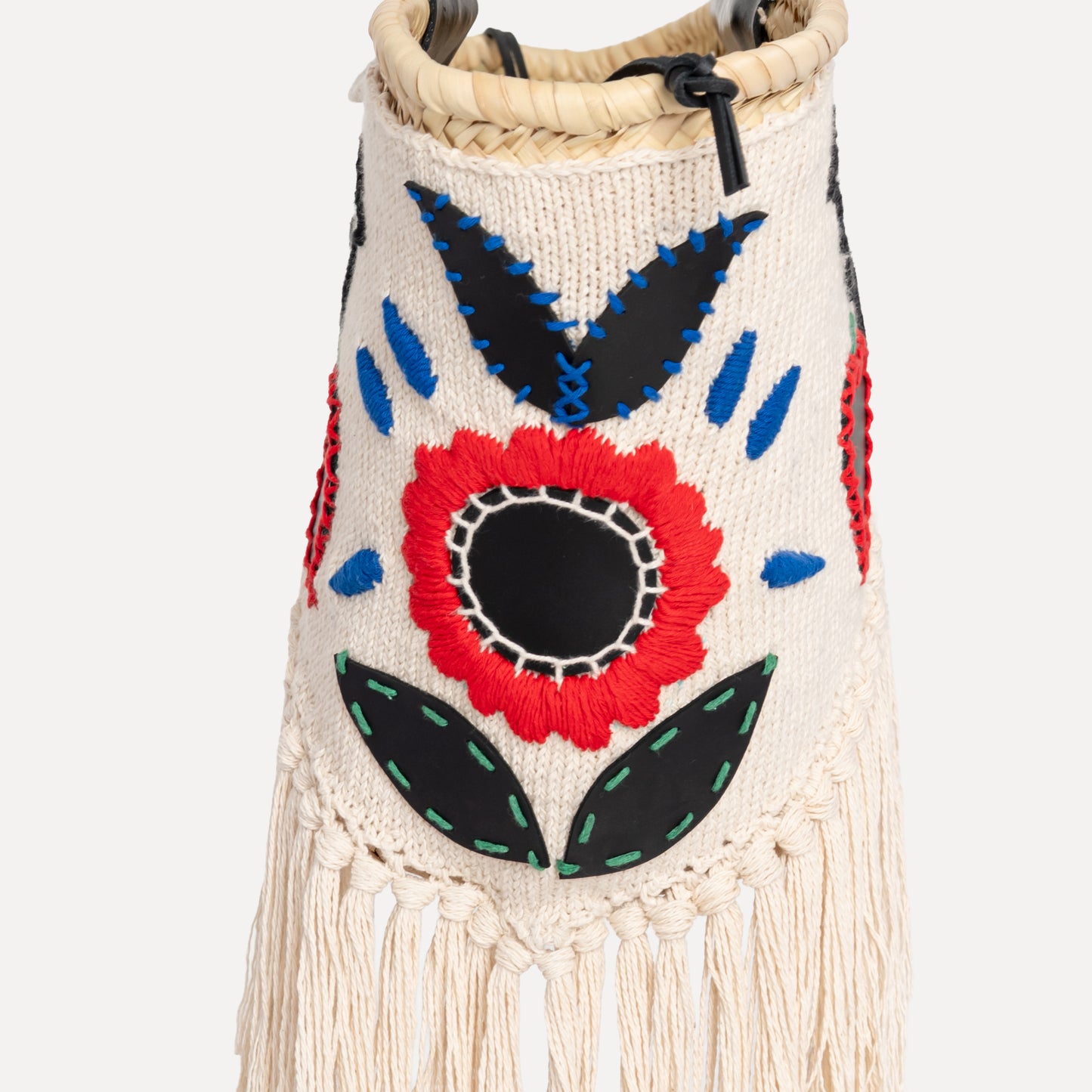 Viana - embroidered basket in cream