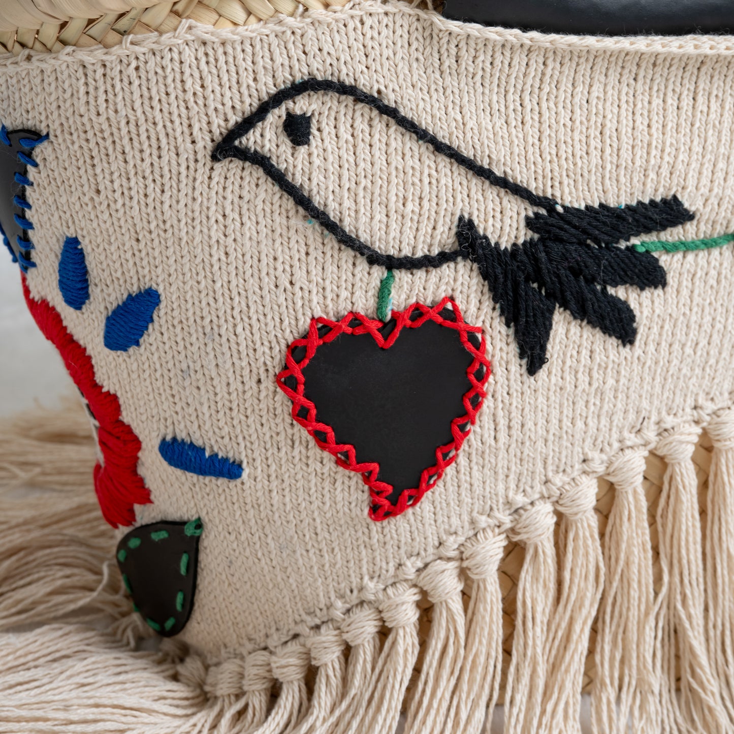 Viana - embroidered basket in cream