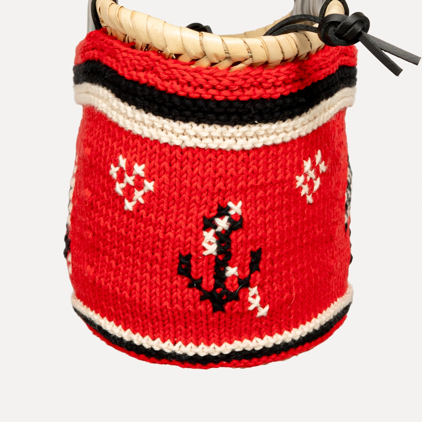 Caxinas - mini embroidered basket in red