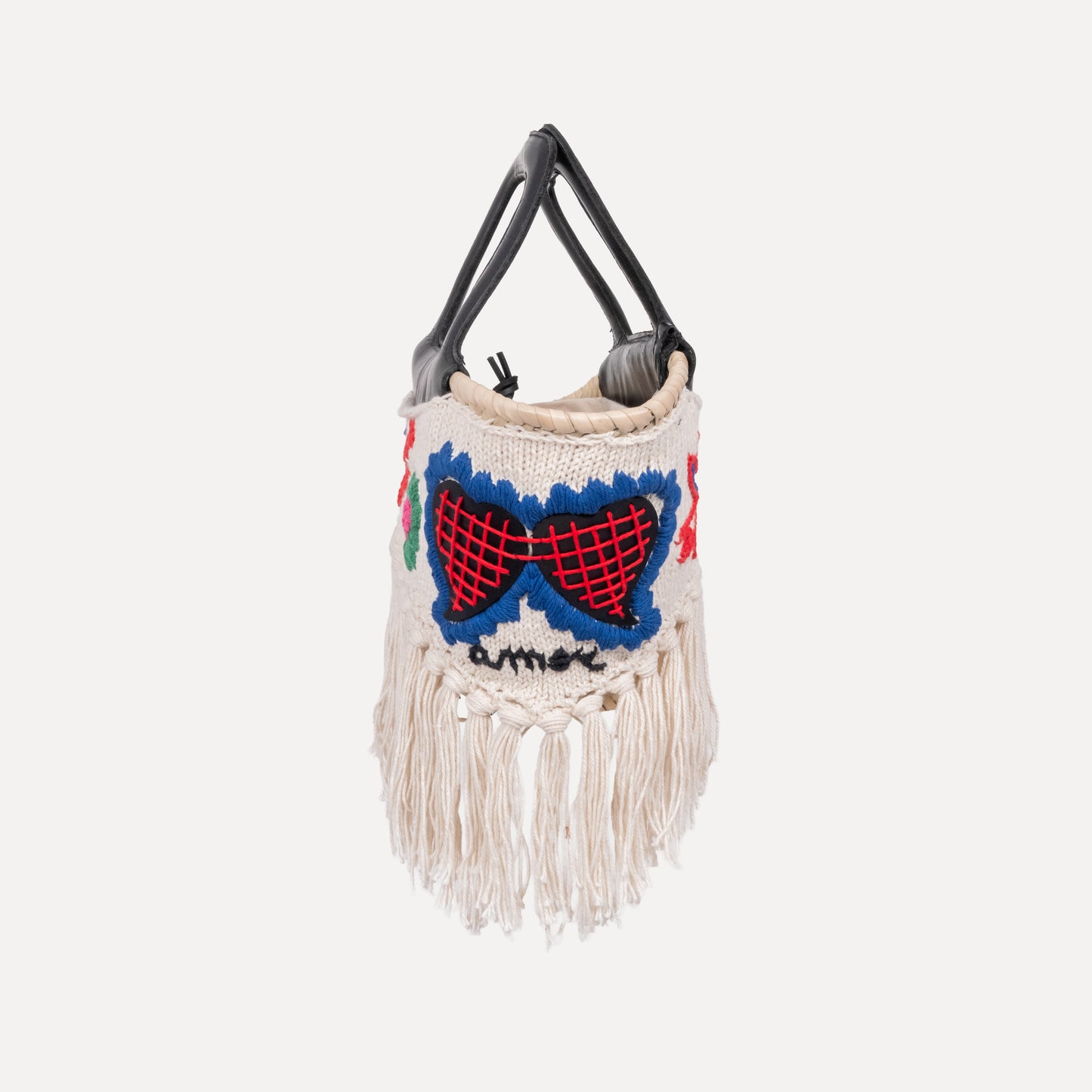 Minho - embroidered basket in cream