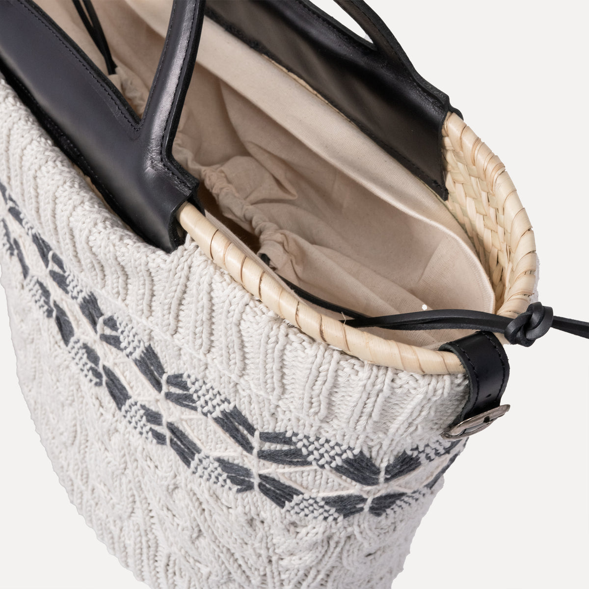 Bornes - handknitted basket in light grey