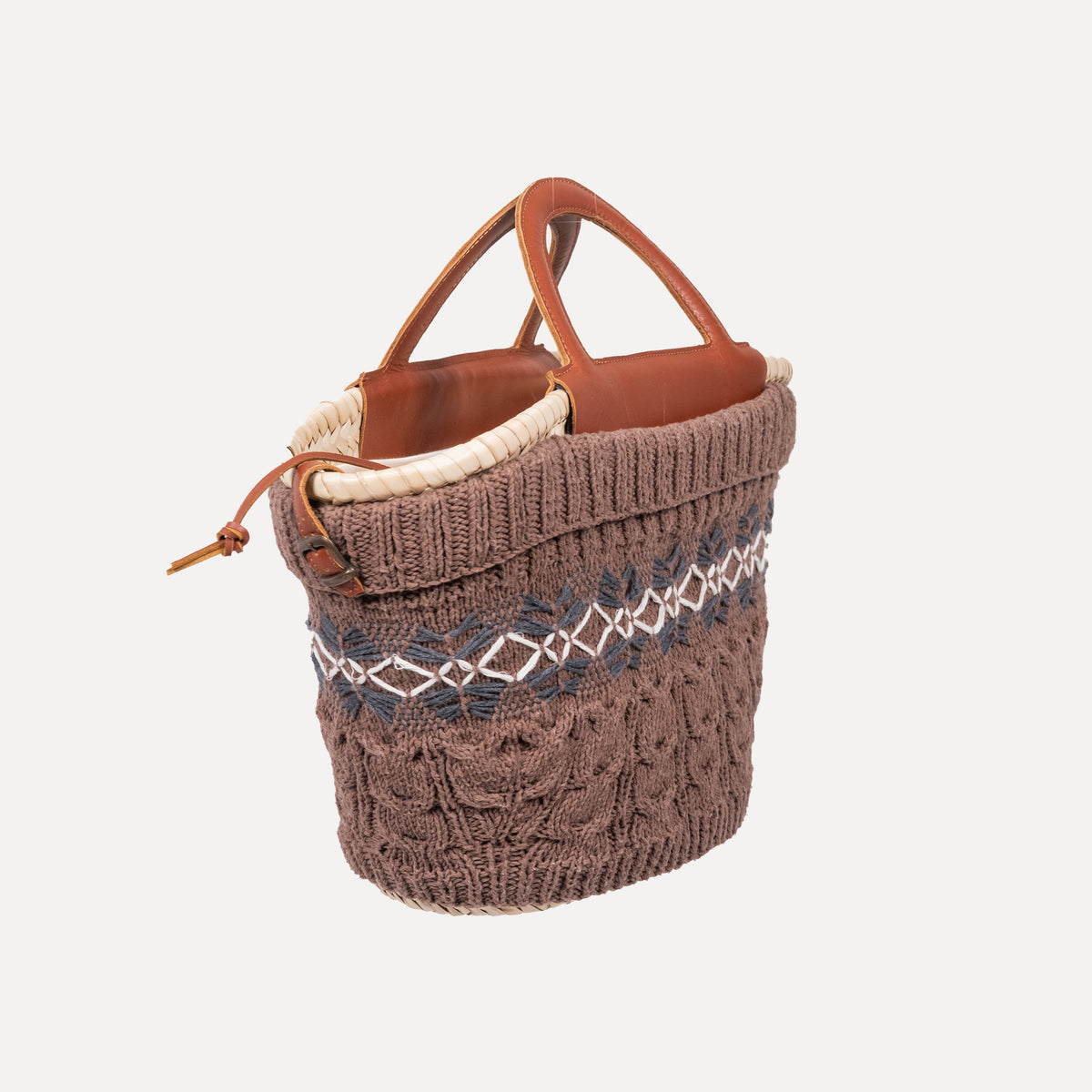 Bornes - handknitted basket in light brown