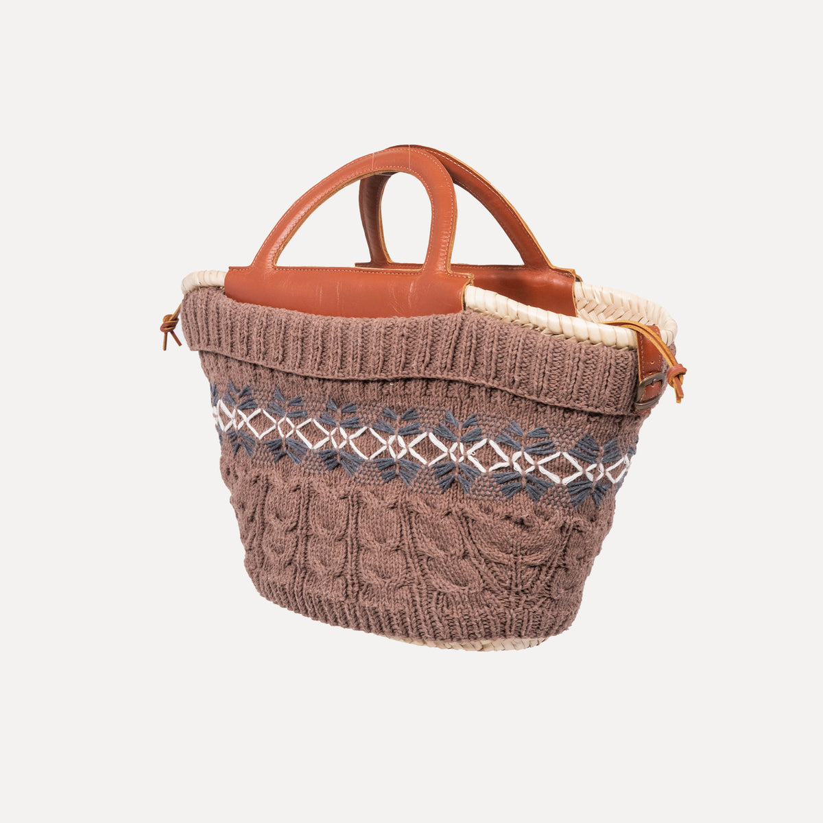 Bornes - handknitted basket in light brown