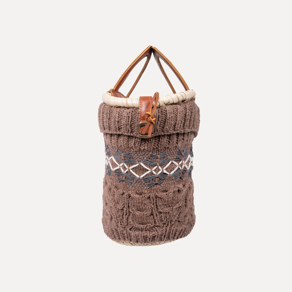 Bornes - handknitted basket in light brown