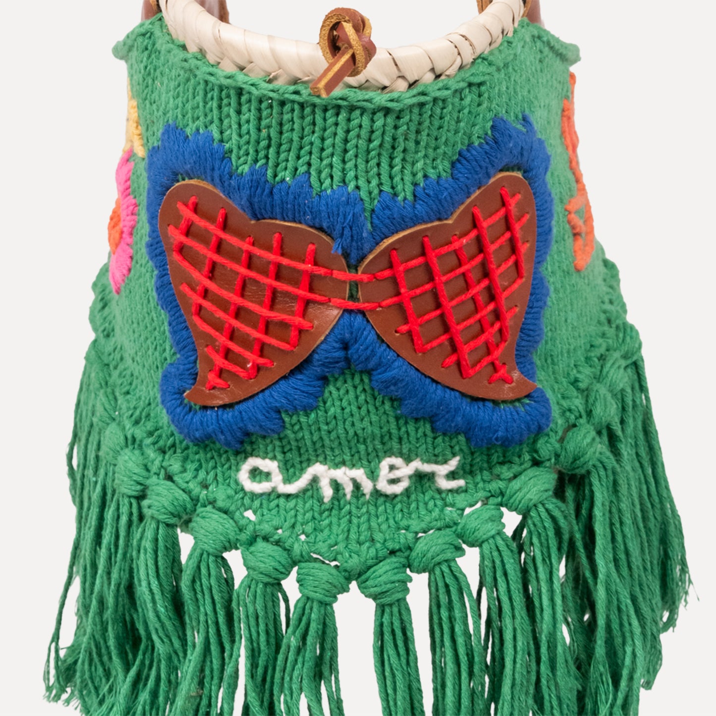 Minho - embroidered basket in green