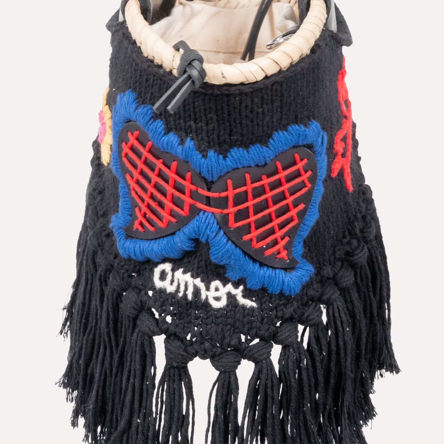 Minho - embroidered basket in black