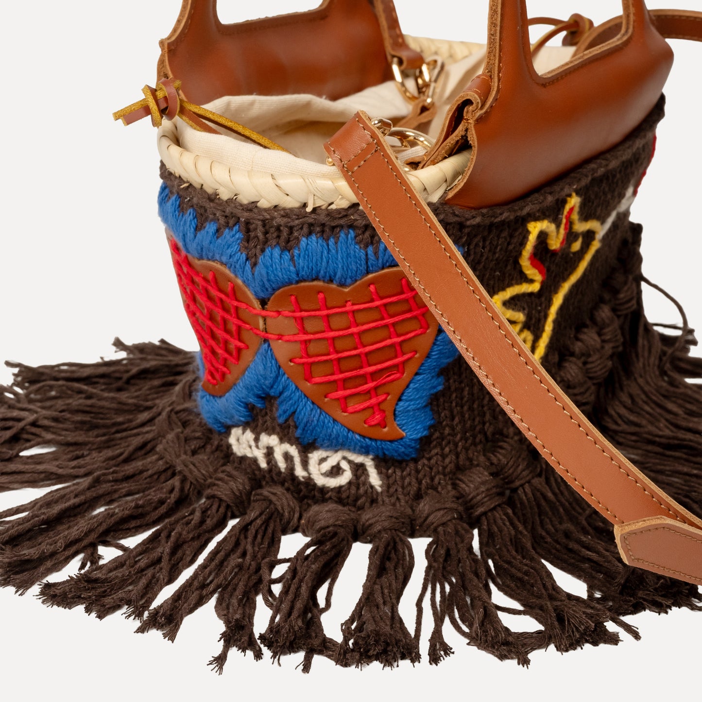 Minho - embroidered basket in chocolate