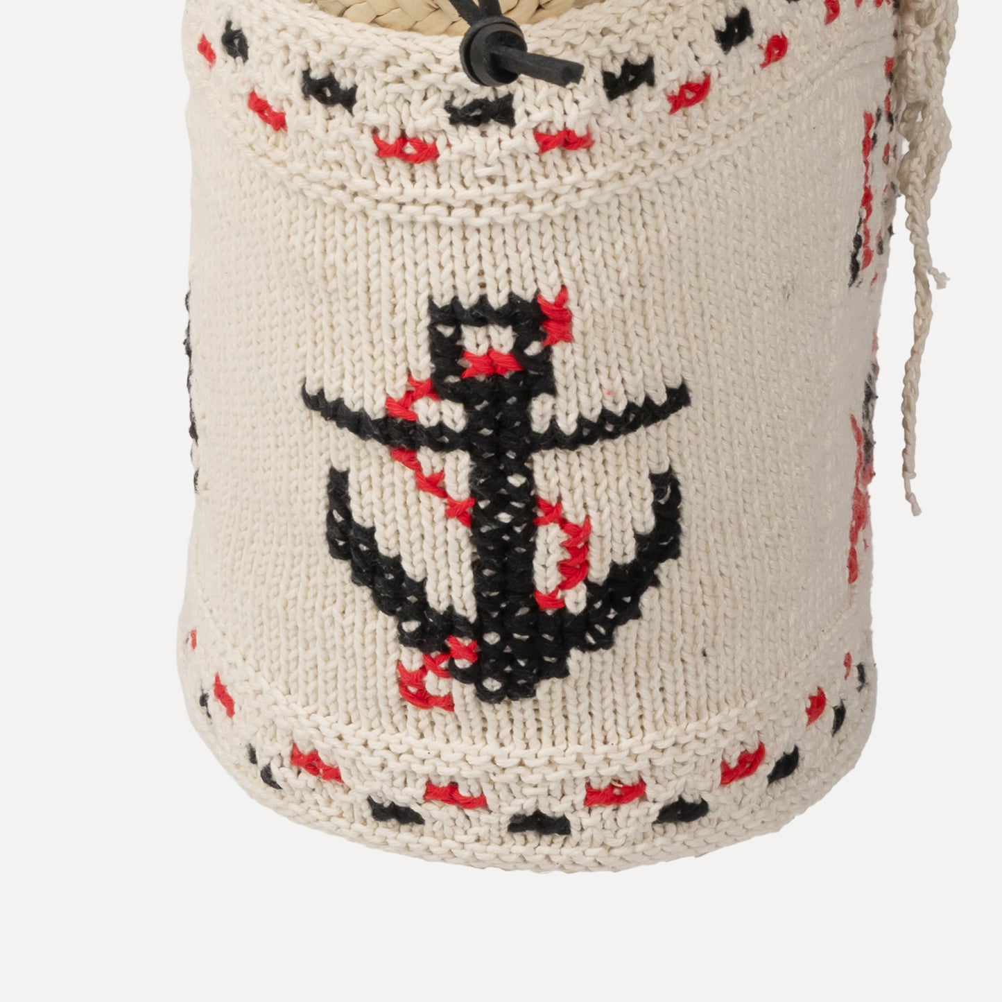 Navais - embroidered basket in cream