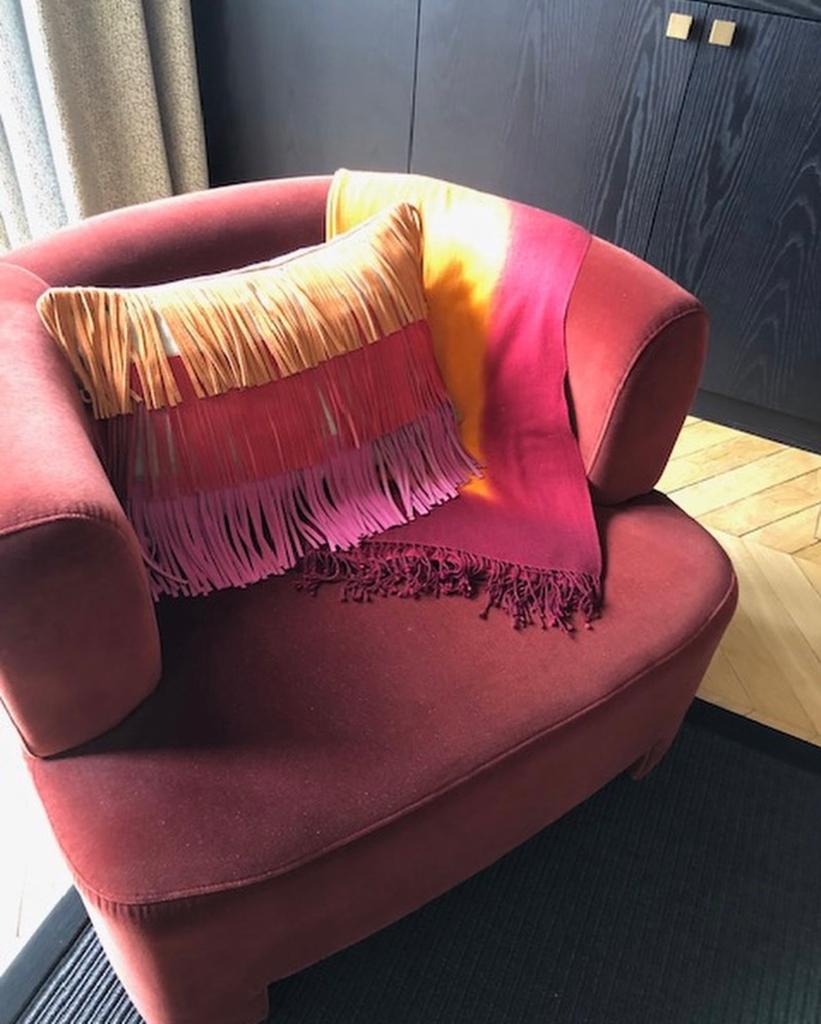 Lazarim - cushion with leather fringes in pink
