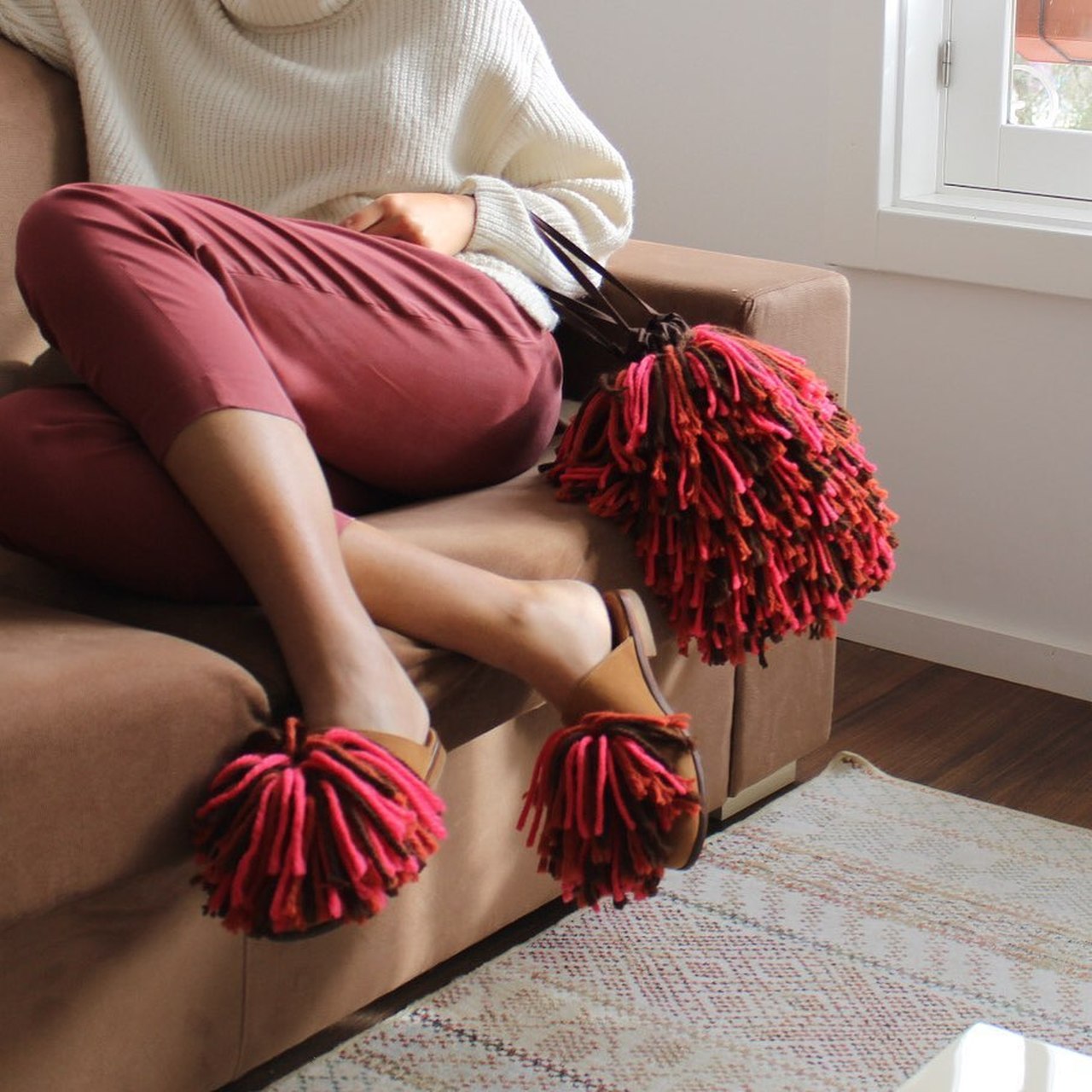 Burgas - mules with handmade wool fringes in pink