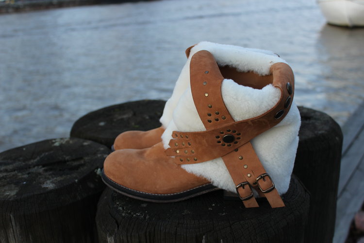 Bornes - boots with faux fur and studs